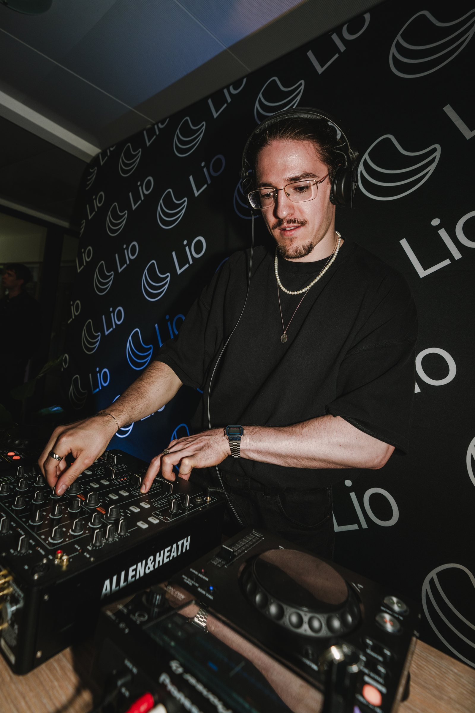 Bots & Buyers: DJ closing the night